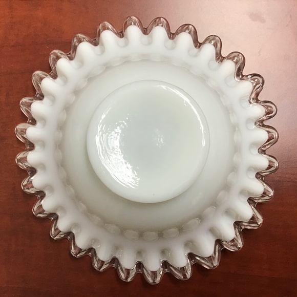 Fenton Vintage RARE White Ruffled Glass Vase - Picture 5 of 6